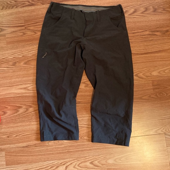 North Face. Capris - Picture 10 of 10